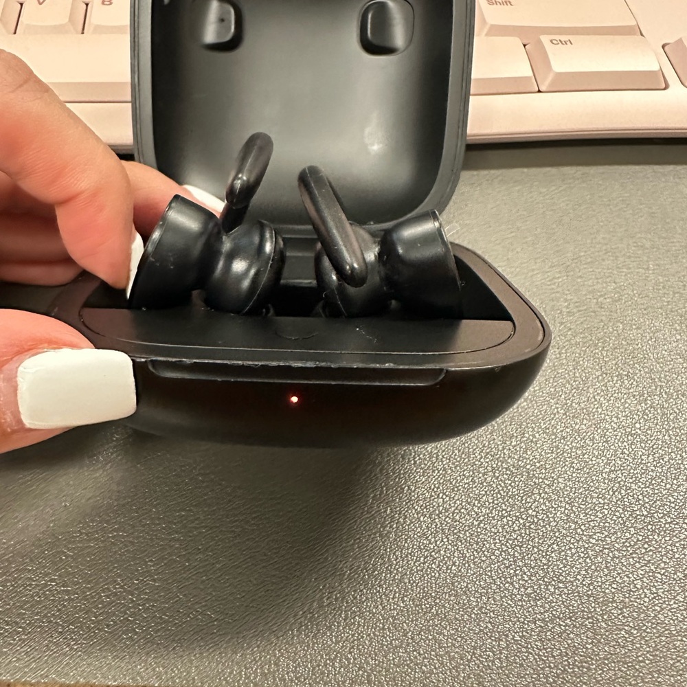 Beats by Dre Powerbeats Wireless Earbuds in Black with Charging Case - Picture 4 of 9
